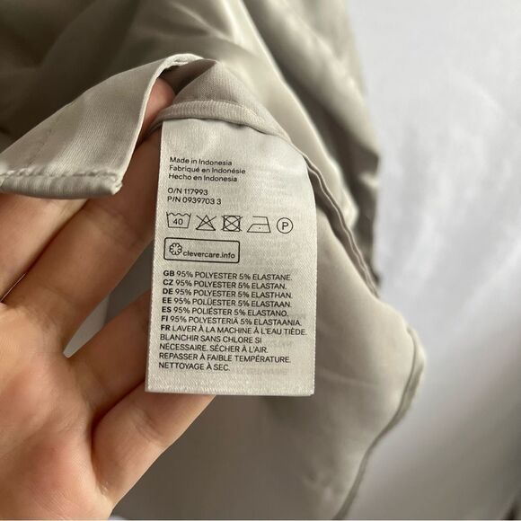 H&M Women's Sage Green Silky Button Down Top - Picture 7 of 7